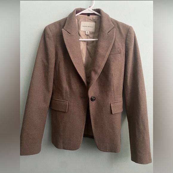 Banana Republic Jackets & Blazers - Banana Republic Women's Tan Blazer